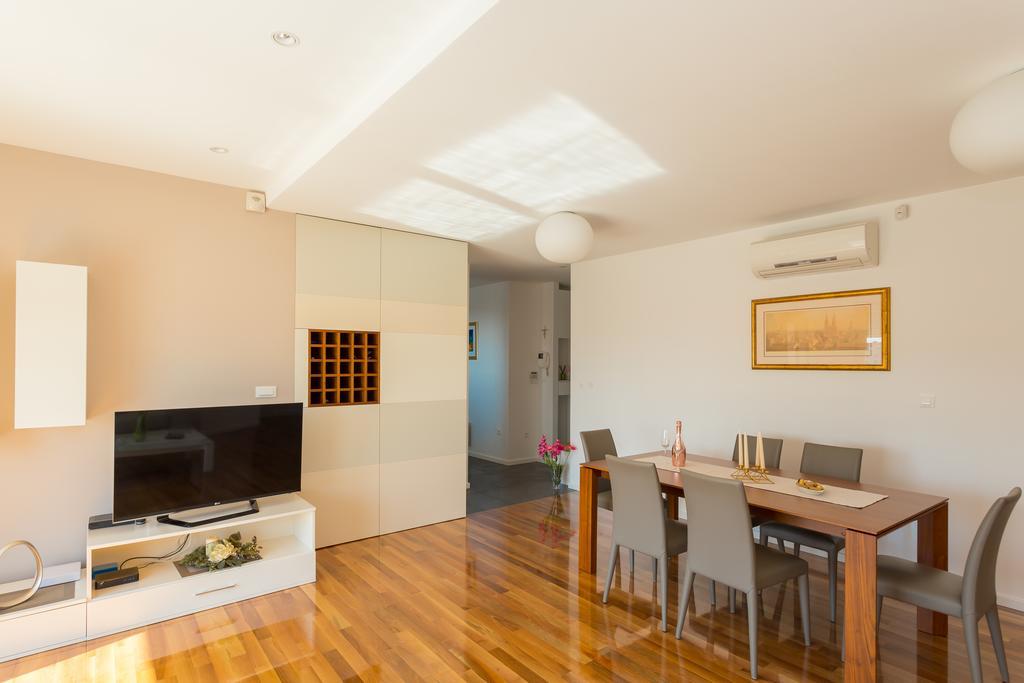 Penthouse Felicita Apartman *